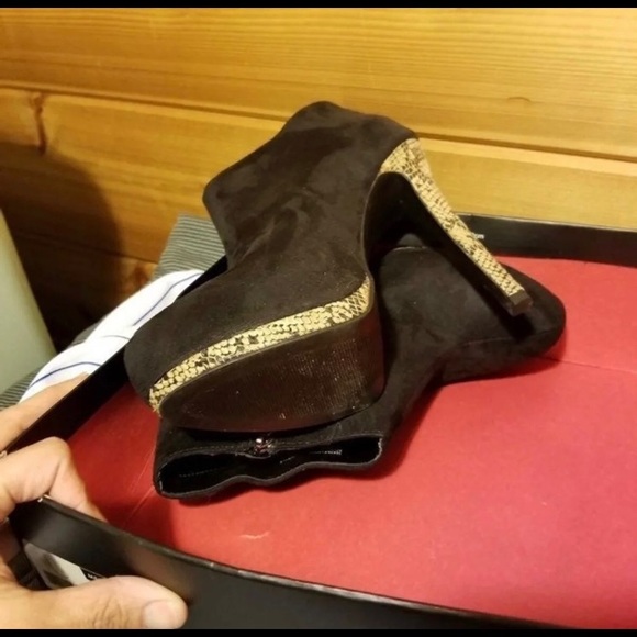 Women’s Booties - Picture 4 of 4